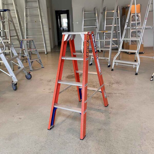 EXF 4 STEP 1.2M Fibreglass Double Sided Step Ladder by LADaMAX - Image 2